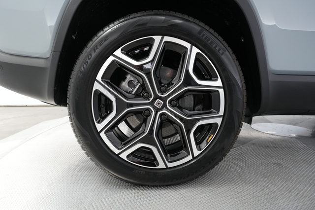 2024 Rivian R1S