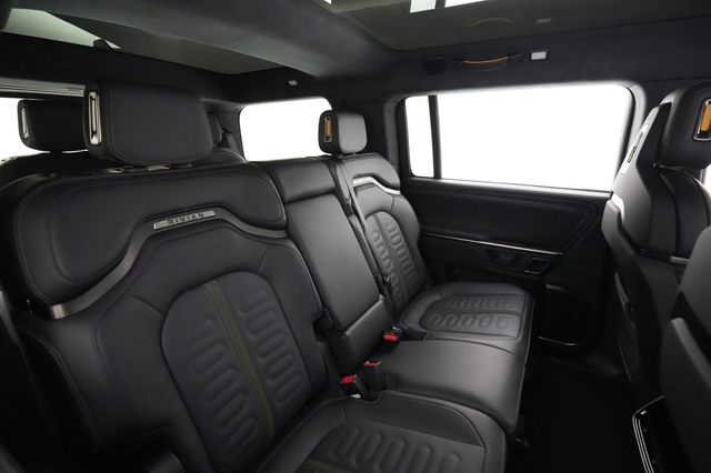 2024 Rivian R1S