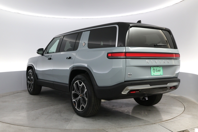 2024 Rivian R1S