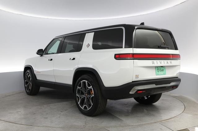 2022 Rivian R1S