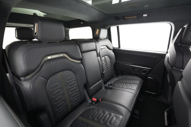2022 Rivian R1S