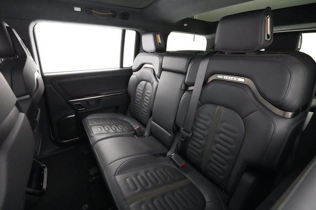 2022 Rivian R1S