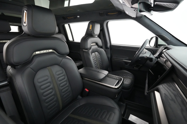2022 Rivian R1S
