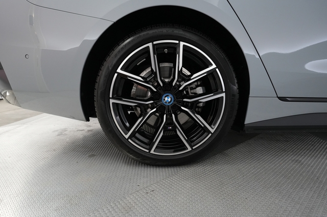 2024 BMW i4