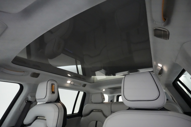 2023 Rivian R1S