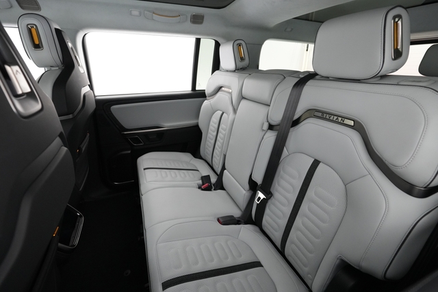 2023 Rivian R1S
