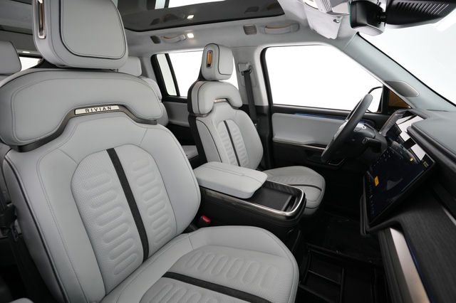 2023 Rivian R1S