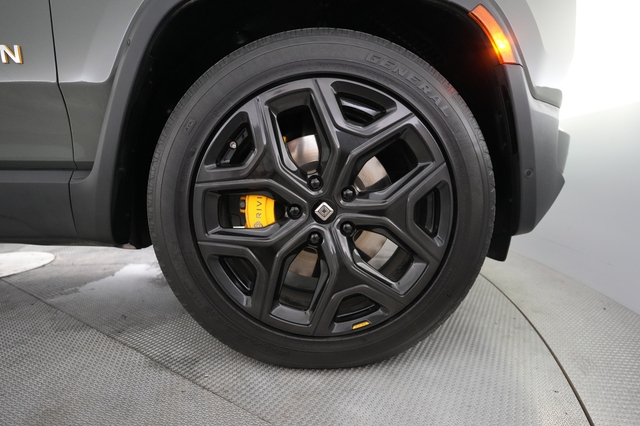2022 Rivian R1S