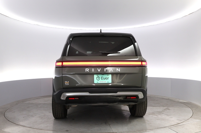 2022 Rivian R1S