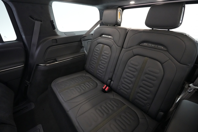 2022 Rivian R1S