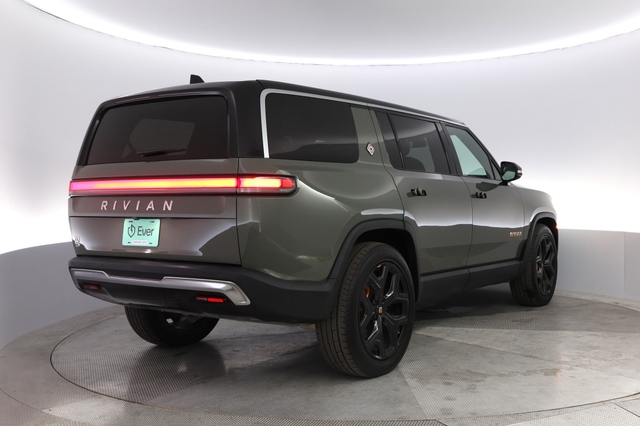 2022 Rivian R1S