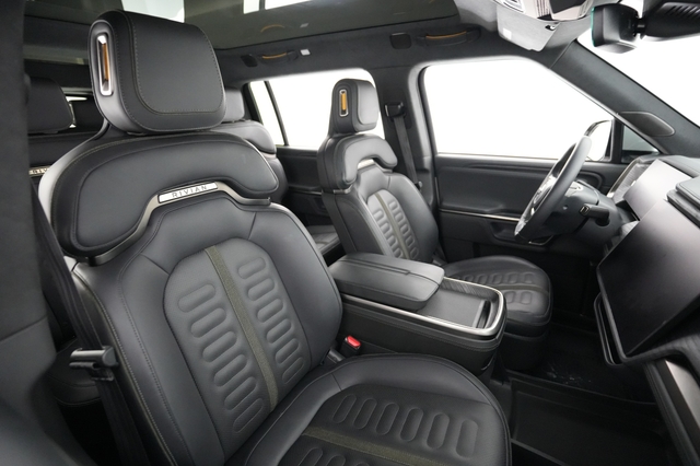 2024 Rivian R1S