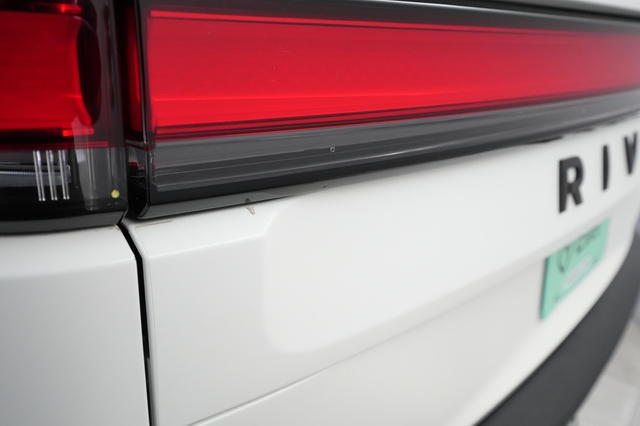 2024 Rivian R1S