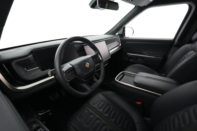 2024 Rivian R1S