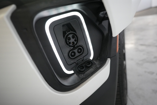 2024 Rivian R1S