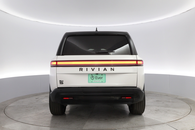 2024 Rivian R1S
