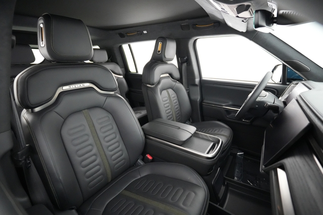 2023 Rivian R1S