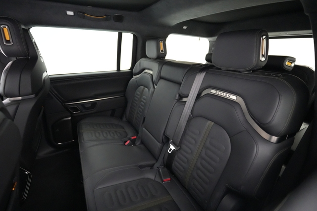 2023 Rivian R1S