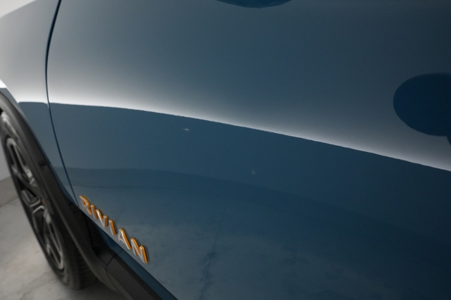 2023 Rivian R1S