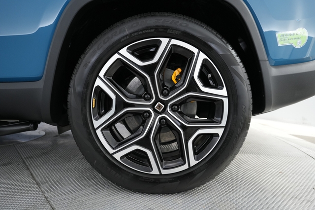 2023 Rivian R1S