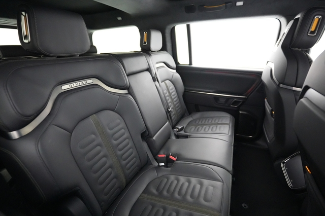 2023 Rivian R1S