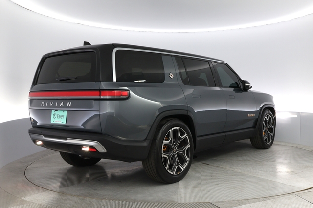 2023 Rivian R1S