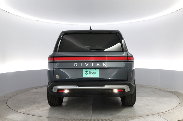 2023 Rivian R1S