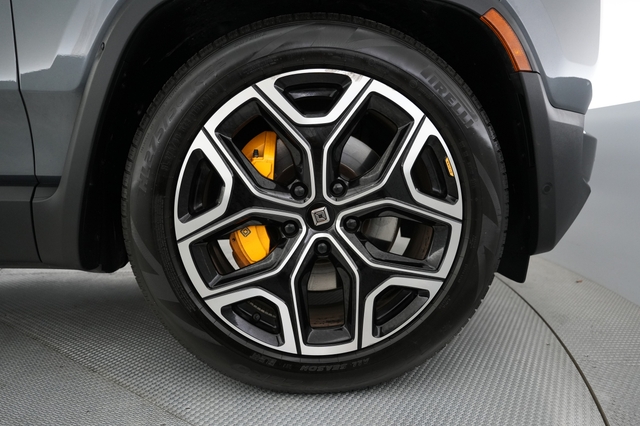 2023 Rivian R1S