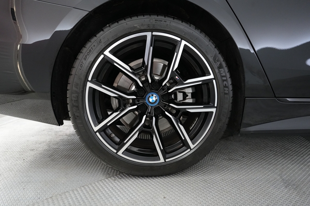 2022 BMW i4