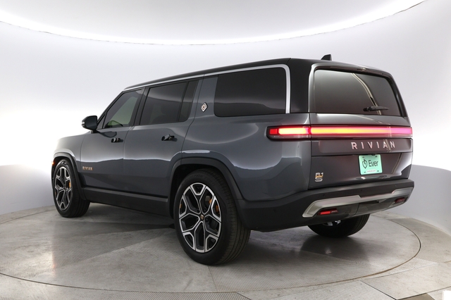2022 Rivian R1S