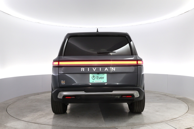 2022 Rivian R1S