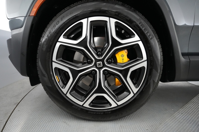 2022 Rivian R1S