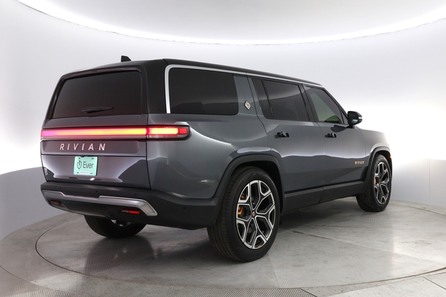 2022 Rivian R1S