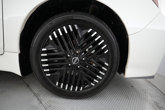 2023 Nissan LEAF