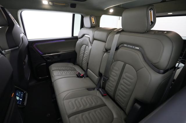 2023 Rivian R1S