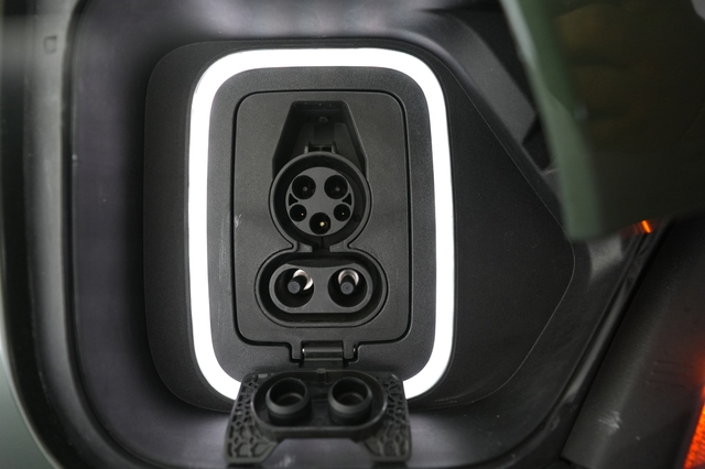 2023 Rivian R1S