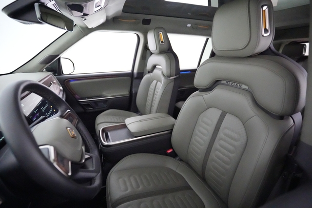 2023 Rivian R1S