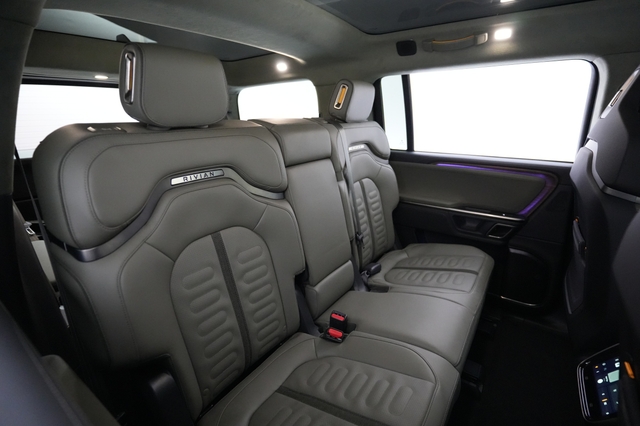 2023 Rivian R1S