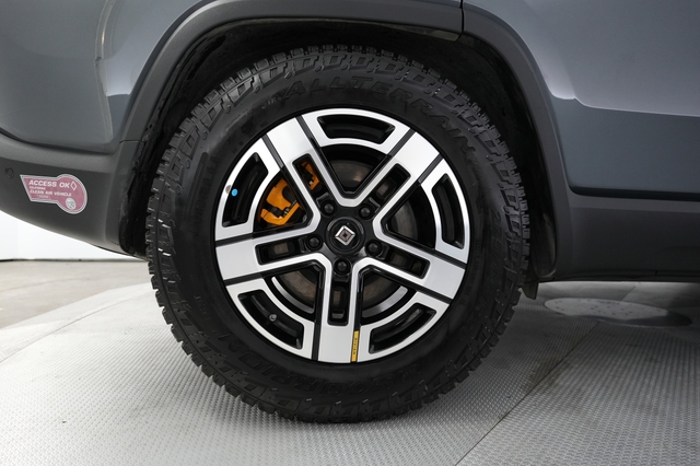2022 Rivian R1S