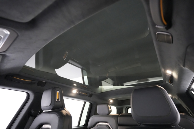 2022 Rivian R1S