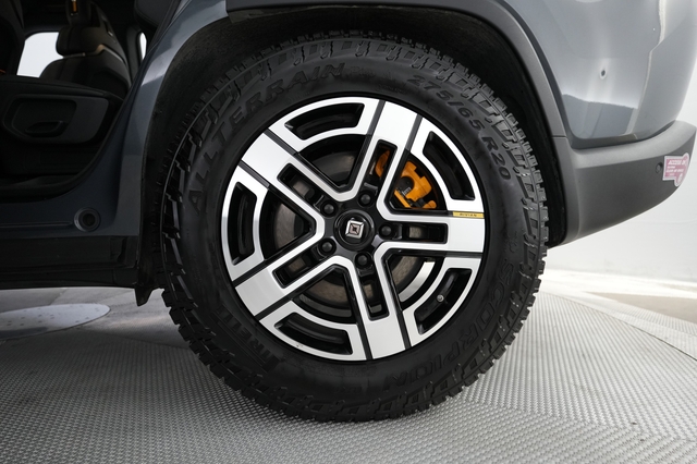 2022 Rivian R1S