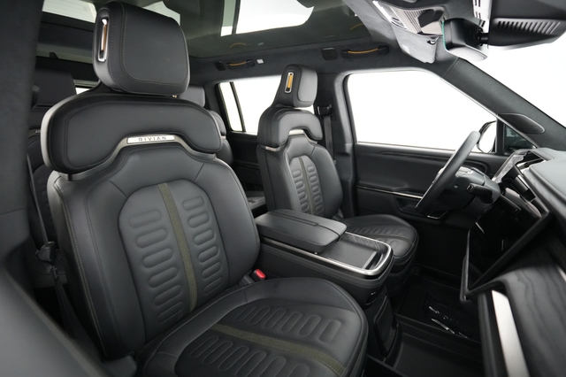 2022 Rivian R1S