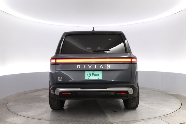 2022 Rivian R1S