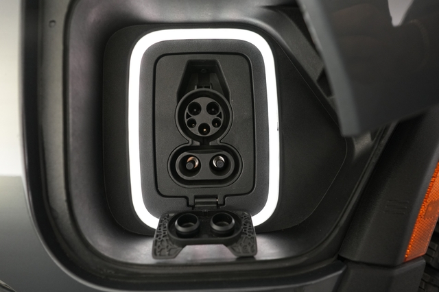 2022 Rivian R1S