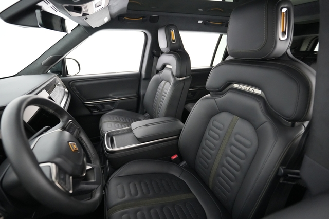 2022 Rivian R1S
