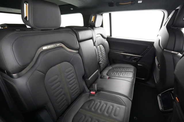 2022 Rivian R1S