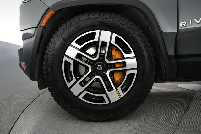 2022 Rivian R1S