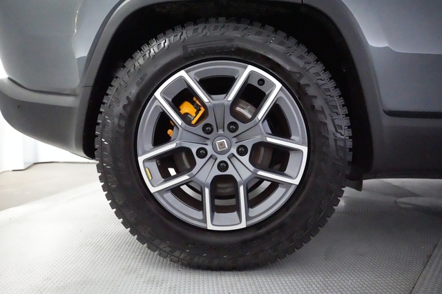 2023 Rivian R1S