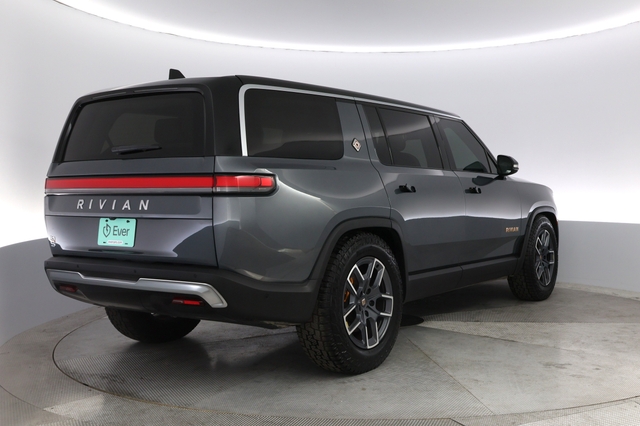 2023 Rivian R1S
