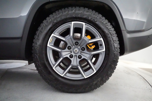 2023 Rivian R1S